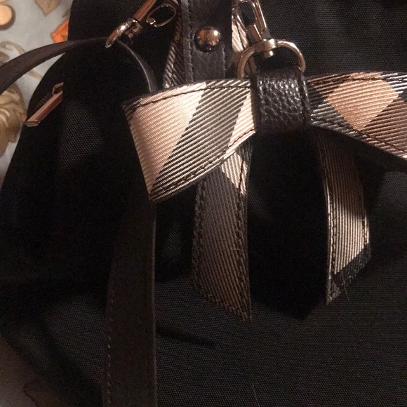 Burberry London slouch 💼 cross body handbag - Picture 3 of 3